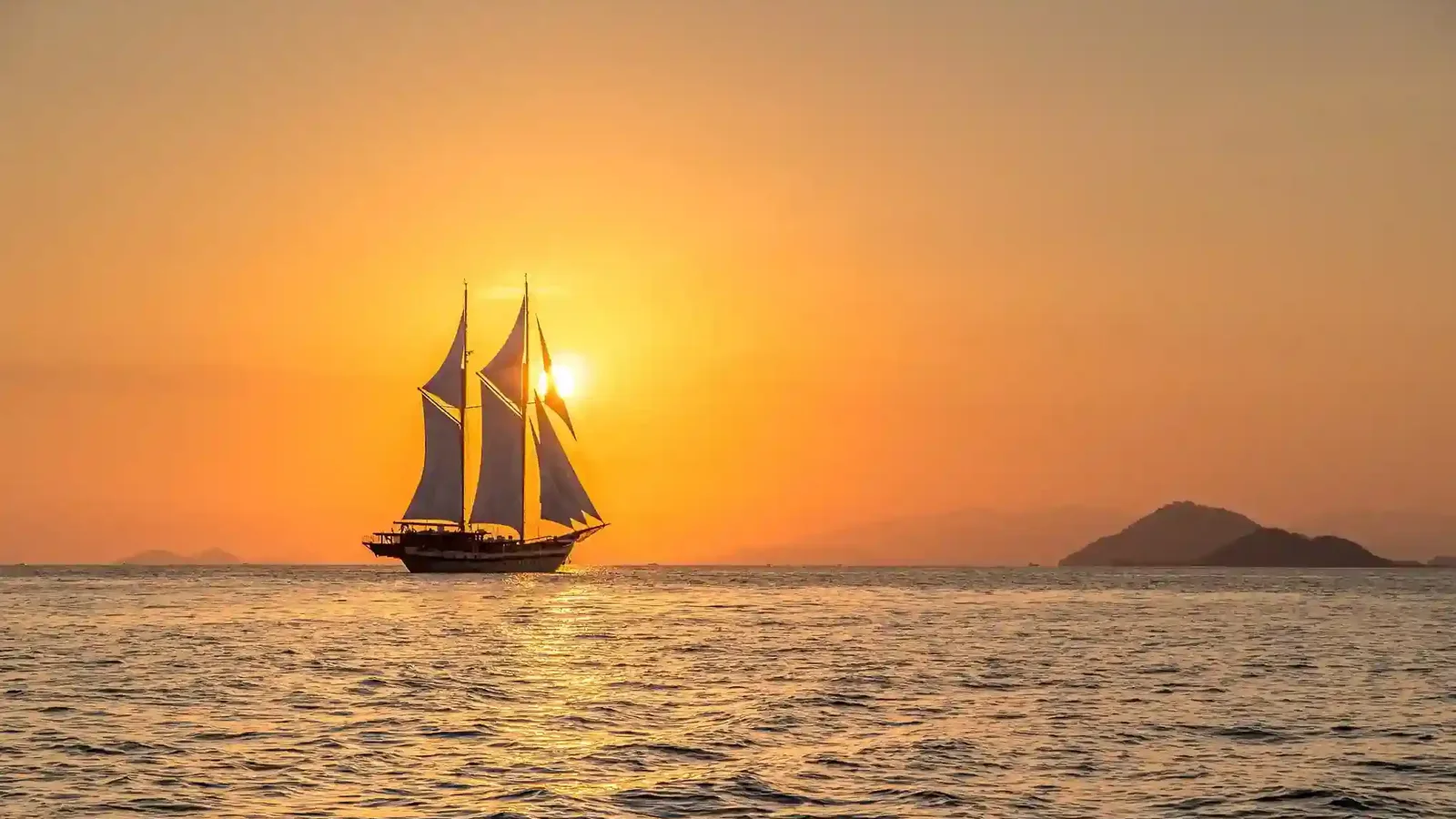 Phinisi sailing in Komodo National Park