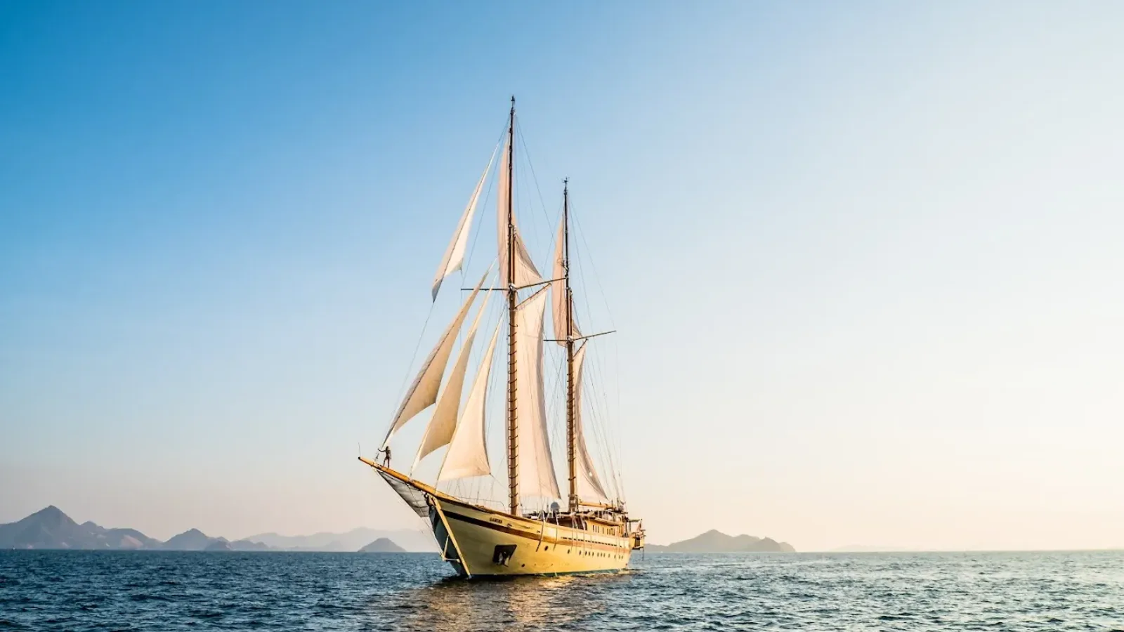 Traditional phinisi boat charter in Komodo